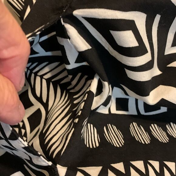 NTouch Size Large black-and-white three button closure somewhat cropped jacket - Picture 9 of 9